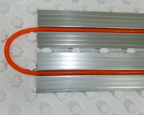 Мат для тёплого водяного пола с бобышками WaterFloor S=0,72 м2 с покрытием