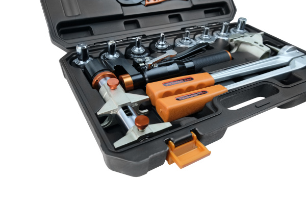 Пресс-инструмент для PEX труб Ø 16-32 мм Best Press L1335 гидравлический в чемодане